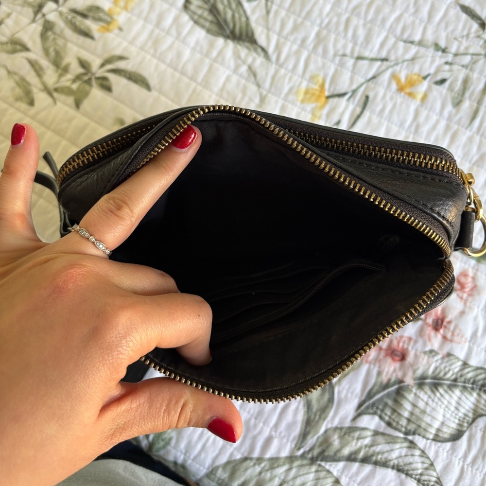 Fossil genuine leather brown and black crossbody bag with gold hardware - Picture 6 of 7